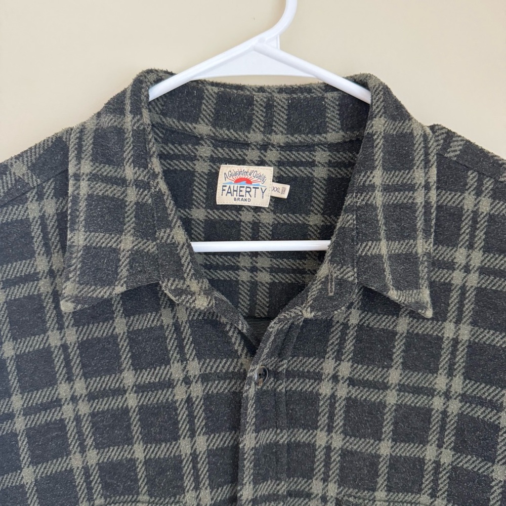Faherty Charcoal and Olive Green Legend Sweater - Men’s XXL